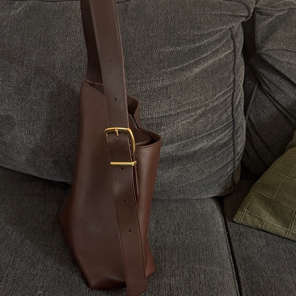 Madewell Handbags - Madewell Medium Bucket Tote Bag Leather in Chocolate